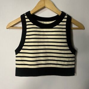 Offline by Aerie Women’s Ivory & Black Striped Seamless Sports Bra Size Medium